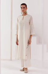 Kareena Kapoor Khan in Ivory Embroidered Silk Chanderi Kurta Set