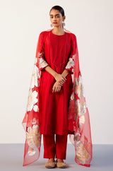 Kareena Kapoor in Red Silk Chanderi Hand-Painted Kurta Set