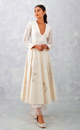 Kiara Advani in Ivory Embroidered Chanderi Anarkali Set