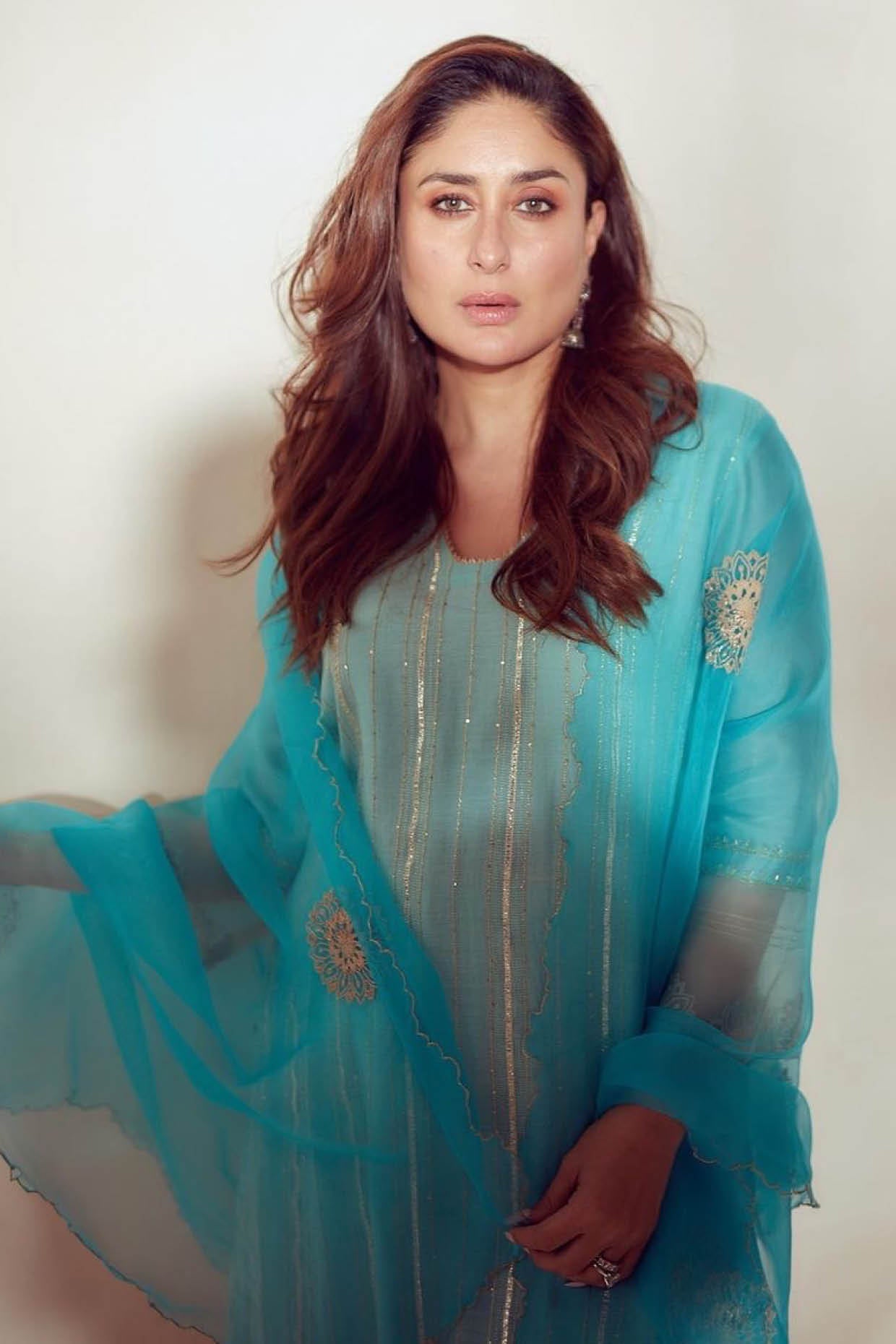 Devnaagri Kareena Kapoor Khan in turquoise Blue Chanderi Kurta Set