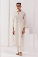 Kareena Kapoor Khan in Ivory Embroidered Silk Chanderi Kurta Set