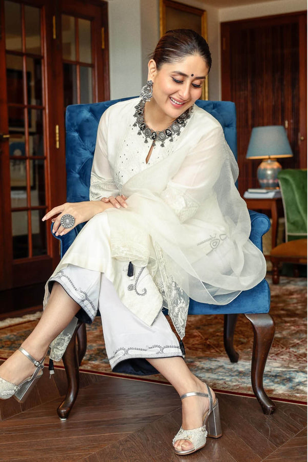 Kareena Kapoor Khan in Ivory Embroidered Silk Chanderi Kurta Set