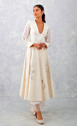 Kiara Advani in Ivory Embroidered Chanderi Anarkali Set