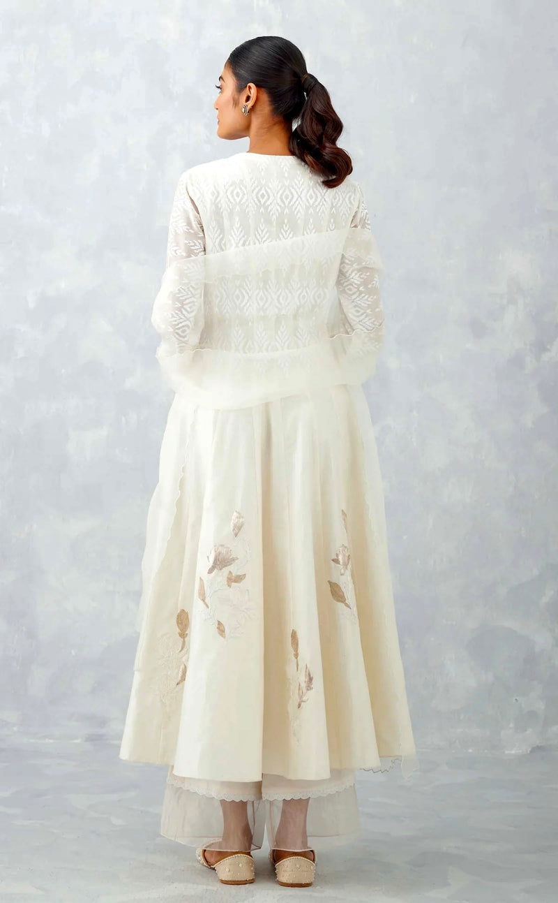 Kiara Advani in Ivory Embroidered Chanderi Anarkali Set