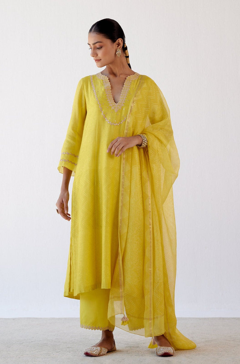 Kareena Kapoor in Yellow Block Print Embroidered Kurta Set