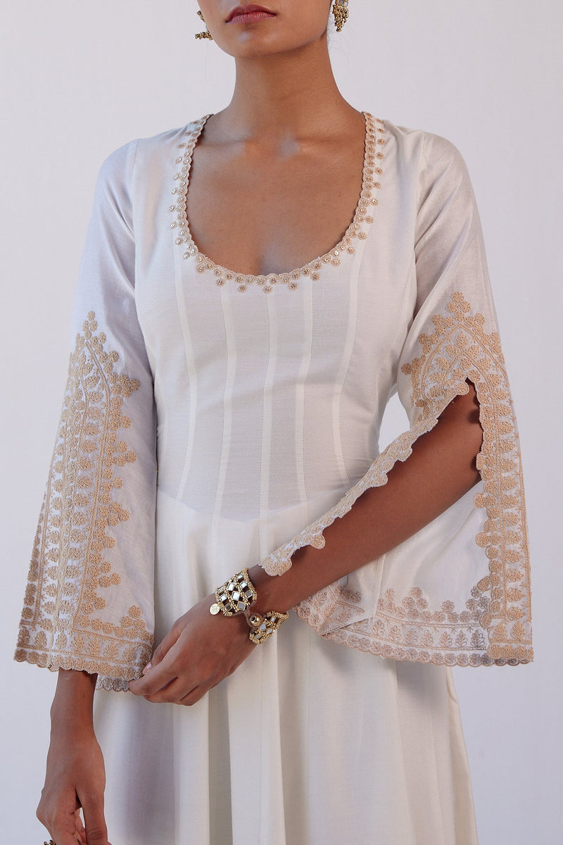 Kiara Advani in Ivory Dori Embroidered Anarkali Set