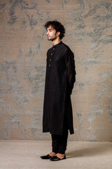 Usaamah Siddique In Black Shell PinTuck Kurta Set