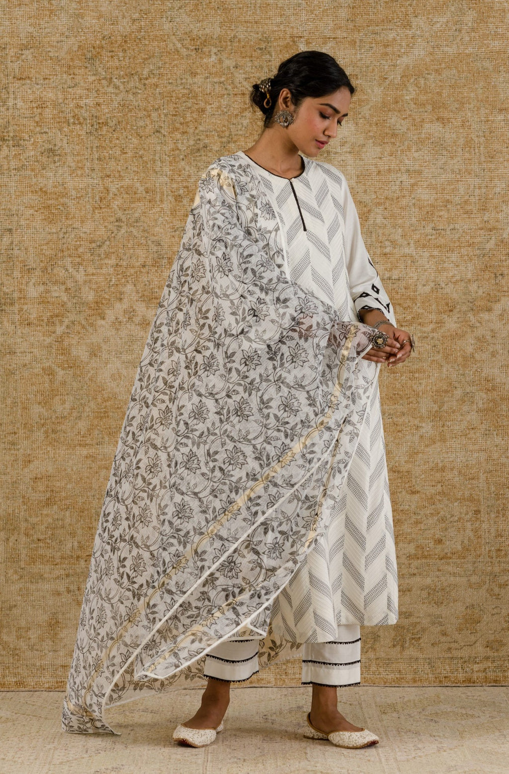 Ivory Black Pin Tuck Kurta Set