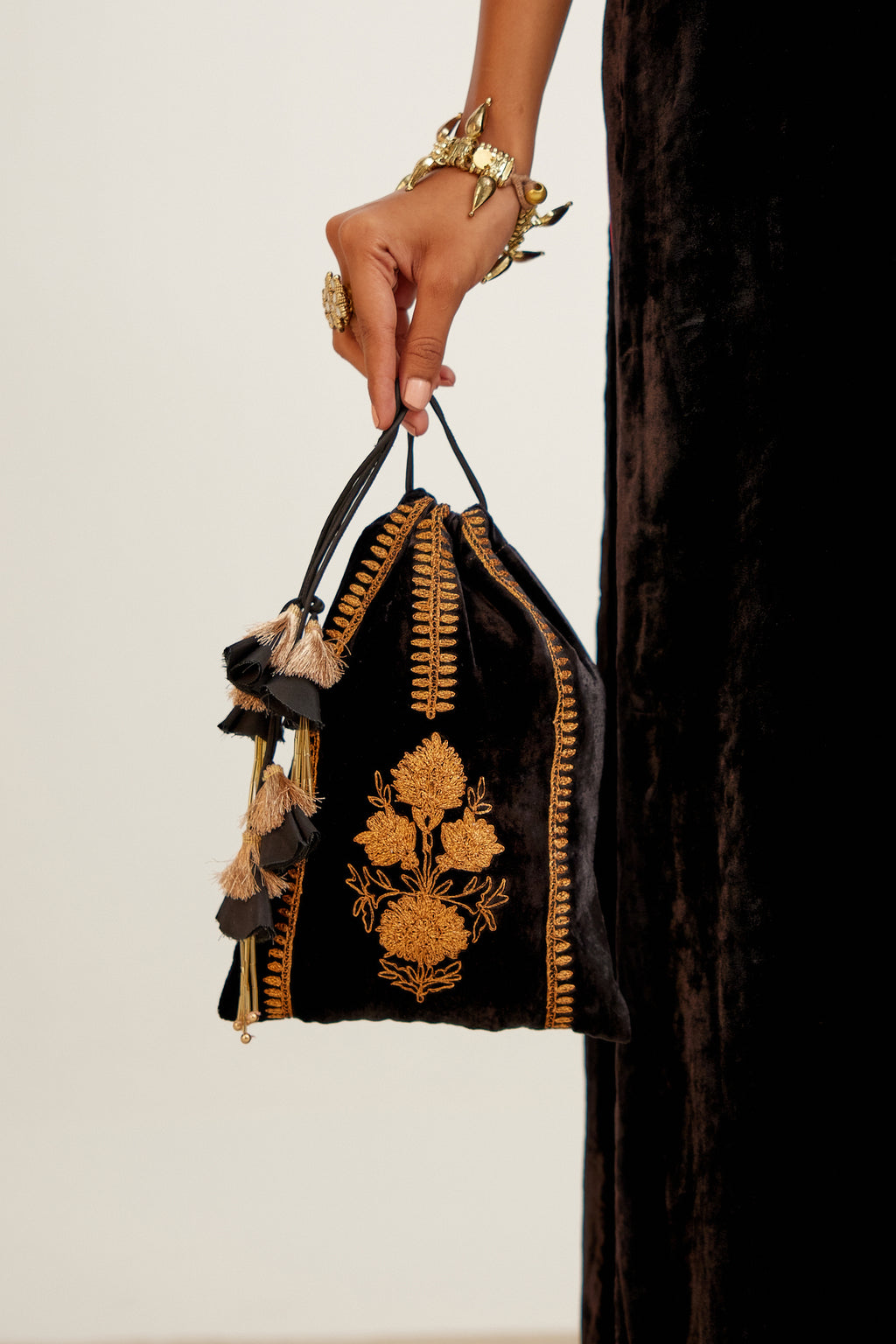 BLACK ZARI EMBROIDERED VELVET POTLI