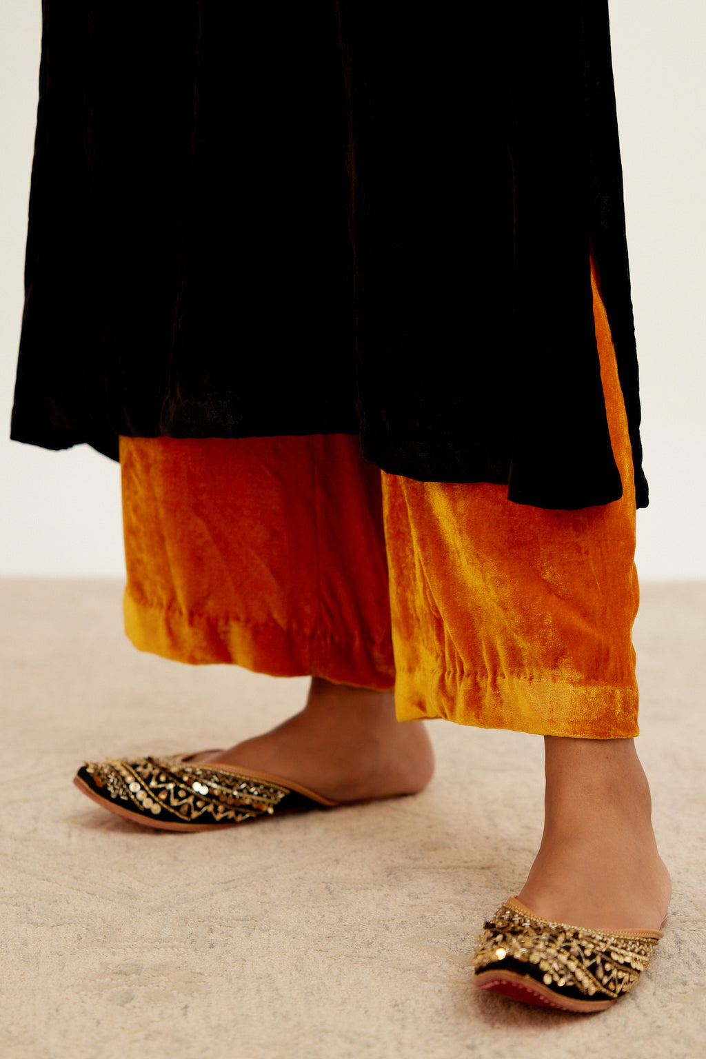 Vivo Zahari Shift Dress - Mustard / Black Zari Print