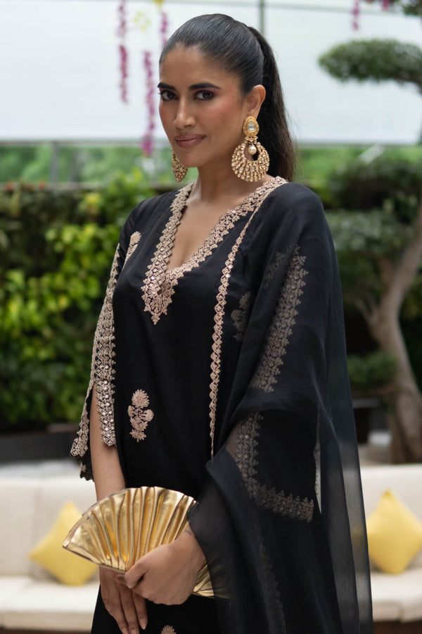 Alisha Pekha in Black Sequins Embroidered Dhoti Set