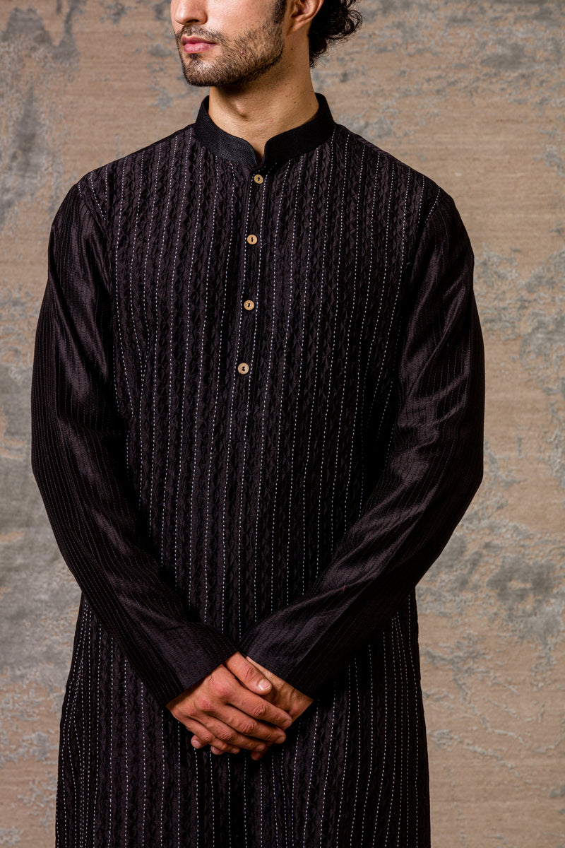 Usaamah Siddique In Black Shell PinTuck Kurta Set